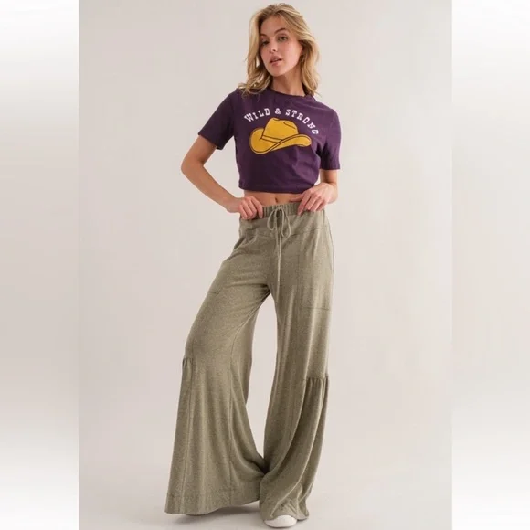 Solid Tiered Wide Leg Flare Pants - Picture 2 of 4